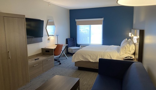 Suite, 1 King Bed, Accessible Bathtub (Mobility)