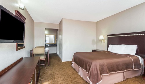 Standard Room, 1 King Bed, Smoking