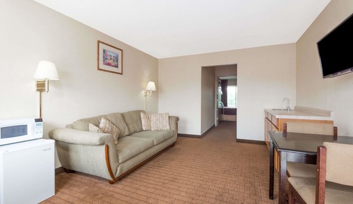 Suite, 1 King Bed, Non Smoking (One Bedroom)