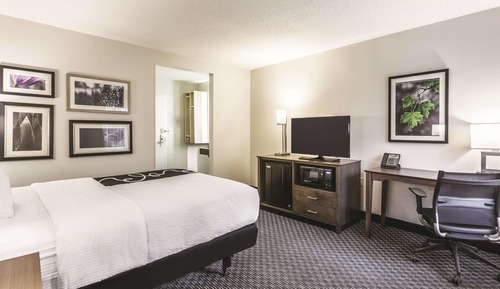 Room, 1 Double Bed, Accessible, Non Smoking (Mobility/Hearing Accessible, Bathtub)