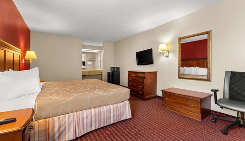 Room, 1 King Bed, Accessible, Smoking