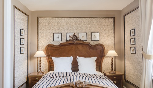 Queen Room (140 bed)