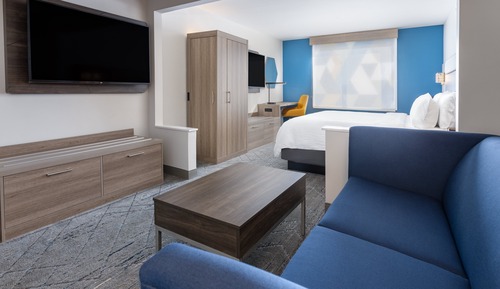 Suite, 1 King Bed (LEISURE)