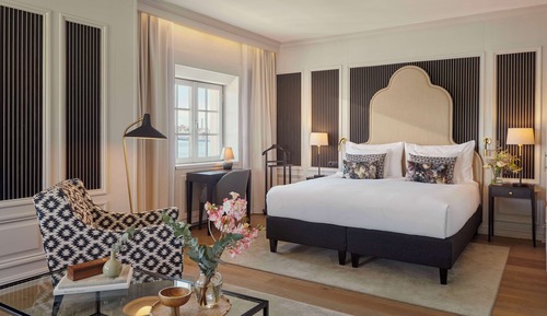 Suite, Sea View (Chapman)