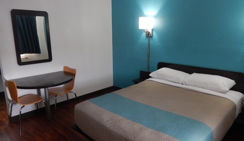 Standard Room, 1 Queen Bed, Non Smoking, Refrigerator & Microwave