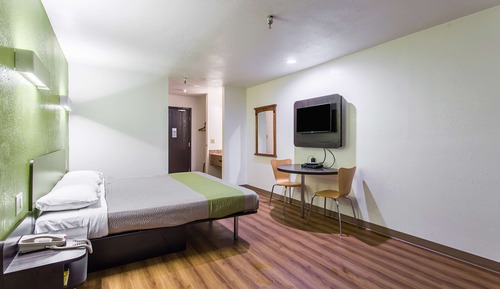 Deluxe Room, 1 Queen Bed, Non Smoking, Refrigerator
