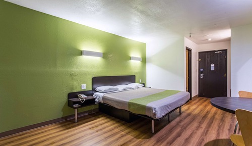 Deluxe Room, 1 King Bed, Non Smoking, Refrigerator & Microwave