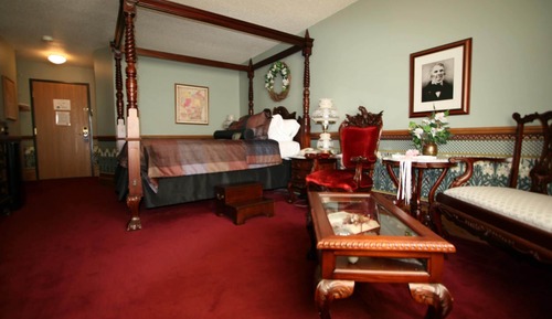 Standard Room, 1 Queen Bed, Non Smoking, Jetted Tub (Theme Room)