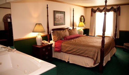 Standard Room, 1 King Bed, Non Smoking, Jetted Tub (Theme Room)