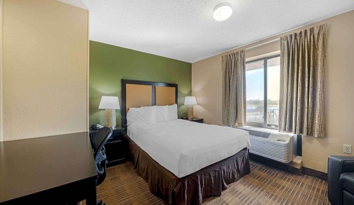 Deluxe Studio, 1 Queen Bed with Sofa bed, Non Smoking
