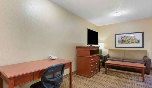 Deluxe Studio, 1 Queen Bed with Sofa bed, Non Smoking