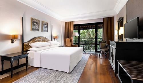 Junior Room, 1 King Bed, Balcony, Pool View