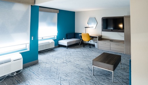 Standard Room, 1 King Bed, Accessible (Communication, Roll-In Shower)