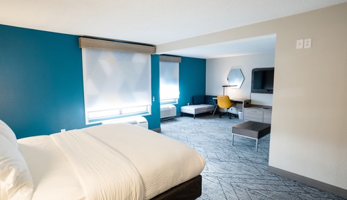 Suite, 1 King Bed, Accessible (Communication, Accessible Tub)