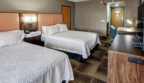Room, 2 Queen Beds, Accessible, Bathtub