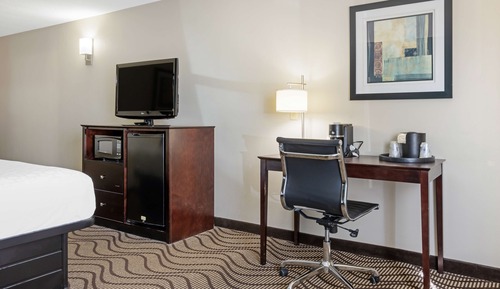 Standard Room, 1 King Bed, Accessible, Bathtub