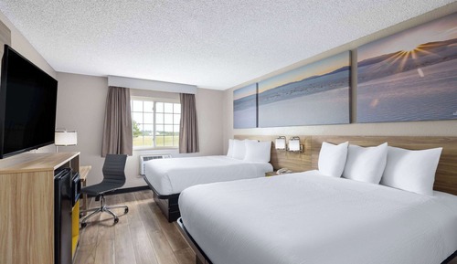 Room, 2 Queen Beds, Non Smoking (First Floor)