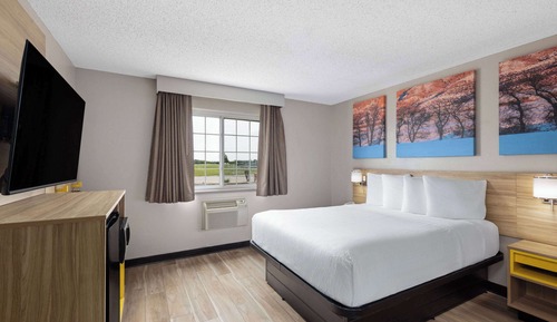 Room, 1 Queen Bed, Accessible, Non Smoking (First Floor)