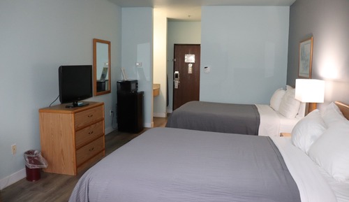 Standard Room, 2 Queen Beds (Pets Allowed)