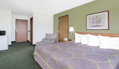 Deluxe Studio Suite, 1 King Bed, Non Smoking