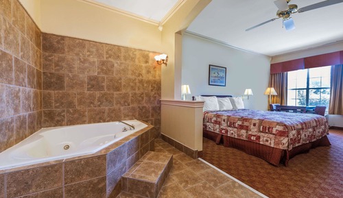 Studio Suite, 1 King Bed, Smoking