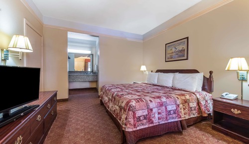 Studio Suite, 1 King Bed, Non Smoking