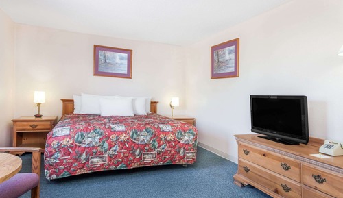 Standard Room, 1 King Bed