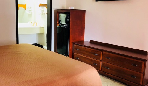 Standard Room, 1 King Bed