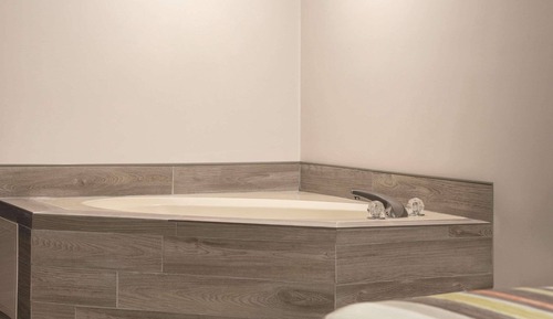 Suite, 1 King Bed, Non Smoking, Jetted Tub
