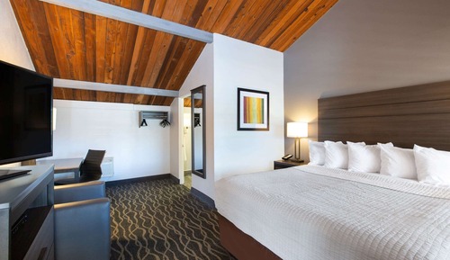 Standard Room, 1 King Bed