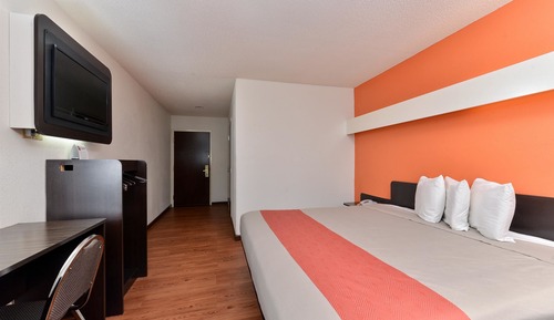 Standard Room, 1 King Bed, Accessible, Non Smoking