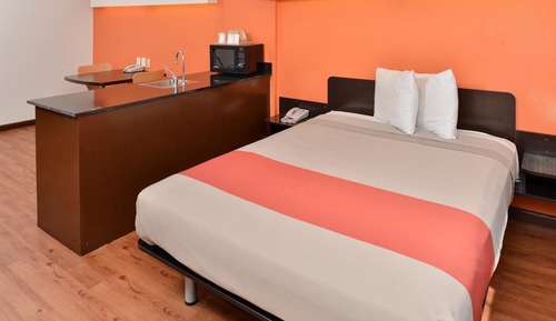 Standard Room, 1 King Bed, Smoking