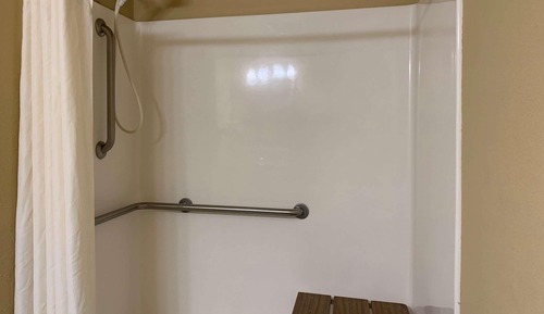 Room, 1 King Bed, Accessible, Non Smoking (Roll-In Shower)