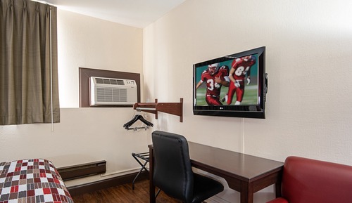 Deluxe Room, 1 Queen Bed, Accessible (Smoke Free)