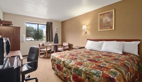 Standard Room, 1 Queen Bed