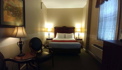 Standard Room, 1 Queen Bed