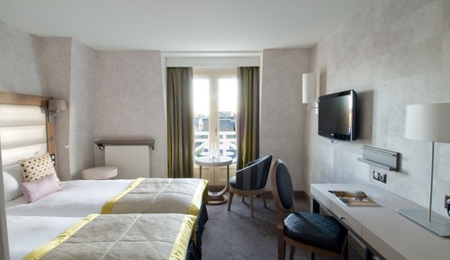 Emeraude Double Room, City View