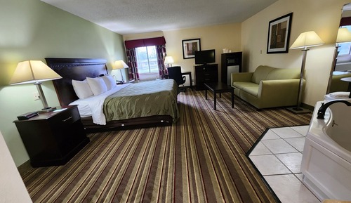 Suite, 1 King Bed, Jetted Tub