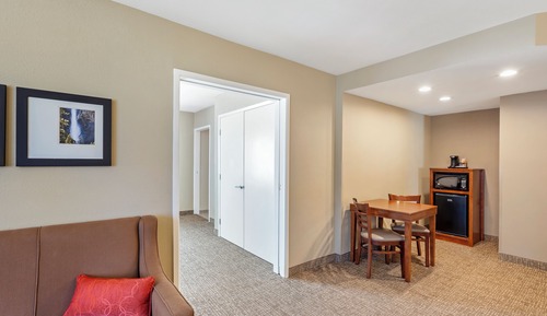 Suite, 1 King Bed, Accessible, Non Smoking