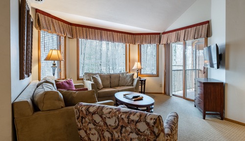 2 Bedroom 2 Bath Lofted Wood View King/Twins
