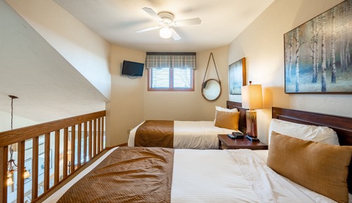 2 Bedroom 2 Bath Lofted Water View King/Twins