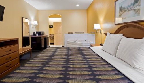 Suite, 1 King Bed, Smoking, Jetted Tub