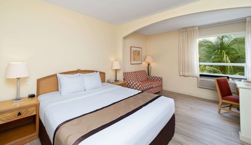 Suite, 1 King Bed, Non Smoking