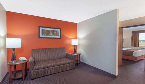 Suite, 1 Bedroom, Non Smoking (1 King)