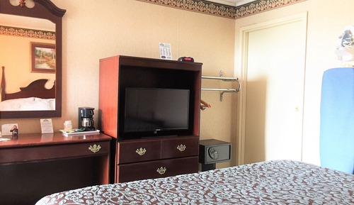 Deluxe Studio Suite, 1 King Bed, Non Smoking, Mountain View
