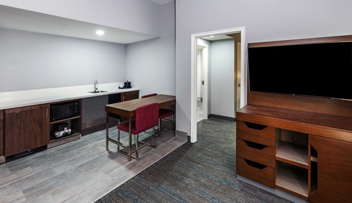 Suite, 1 King Bed, Accessible, Non Smoking (Roll-in Shower)
