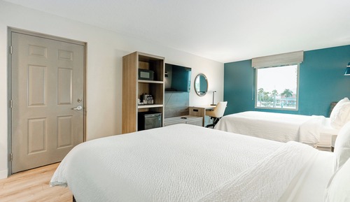 Suite, Multiple Beds, Bathtub (Rain Shower)