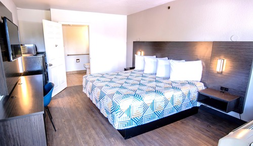 Standard Room, 1 King Bed, Accessible, Non Smoking