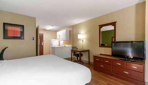 Studio, 1 King Bed, Non Smoking