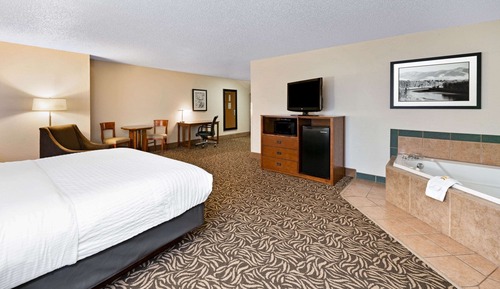 Suite, 1 King Bed, Non Smoking (Creek View)